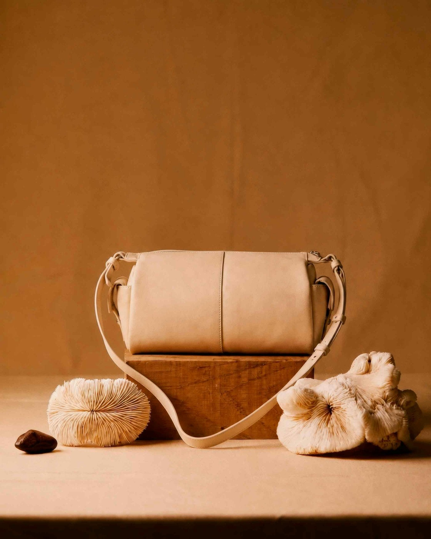 Geantă din piele Odette în camel